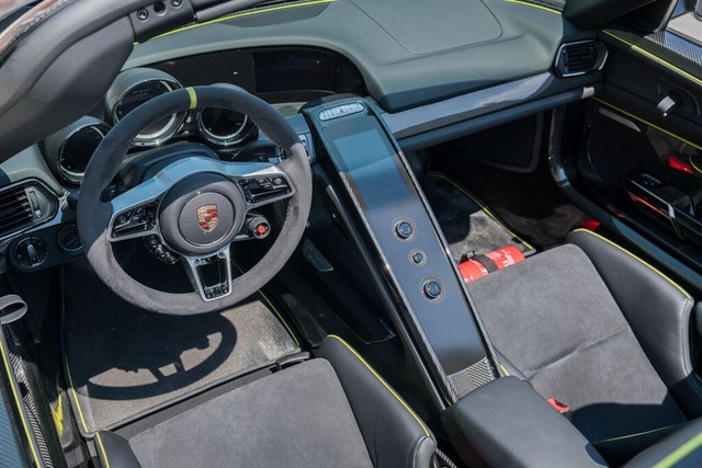 Đại gia Việt chơi lớn: Dùng máy bay chở siêu xe trăm tỷ Porsche 918 Spyder về nước - Ảnh 5. Đại gia Việt chơi lớn: Dùng máy bay chở siêu xe trăm tỷ Porsche 918 Spyder về nước - Ảnh 5.