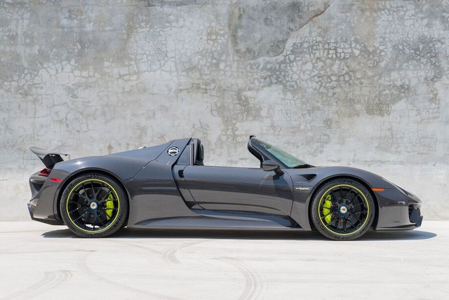 Đại gia Việt chơi lớn: Dùng máy bay chở siêu xe trăm tỷ Porsche 918 Spyder về nước - Ảnh 7. Đại gia Việt chơi lớn: Dùng máy bay chở siêu xe trăm tỷ Porsche 918 Spyder về nước - Ảnh 7.