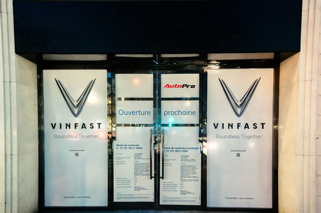 Ảnh độc quyền: Diện kiến showroom VinFast 3 mặt tiền giữa Paris, đẹp lung linh chỉ chờ mở cửa - Ảnh 6.