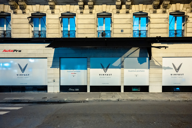 Ảnh độc quyền: Diện kiến showroom VinFast 3 mặt tiền giữa Paris, đẹp lung linh chỉ chờ mở cửa - Ảnh 8.