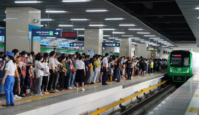  Sau 5 ngày vận hành, tàu Cát Linh - Hà Đông chở miễn phí hơn 132.000 lượt khách  - Ảnh 1.