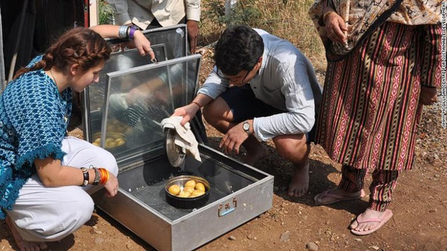 Ấn Độ: Cả ngôi làng nấu ăn bằng năng lượng mặt trời để cứu rừng - Ảnh 6.