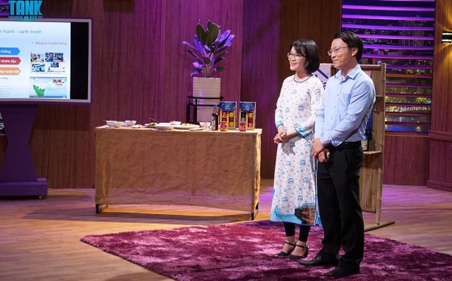 Vợ chồng anh Lê Anh - Founder kiêm CEO của mắm Lê Gia đang gọi vốn trên chương trình Shark Tank 2018.