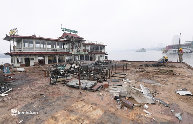  Hà Nội: Tháo dỡ nghĩa địa du thuyền - điểm ăn chơi nức tiếng một thời ở Hồ Tây - Ảnh 12.