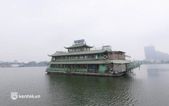  Hà Nội: Tháo dỡ nghĩa địa du thuyền - điểm ăn chơi nức tiếng một thời ở Hồ Tây - Ảnh 13.