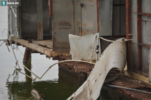  Cận cảnh dàn du thuyền từng có giá 70 tỷ ở Hồ Tây được tháo dỡ “bán đồng nát” - Ảnh 12.