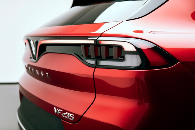 VinFast VF e35 đấu Tesla Model Y: Mẫu xe Việt có lợi thế về công nghệ và trang bị, chỉ còn đợi mức giá hợp lý - Ảnh 9.