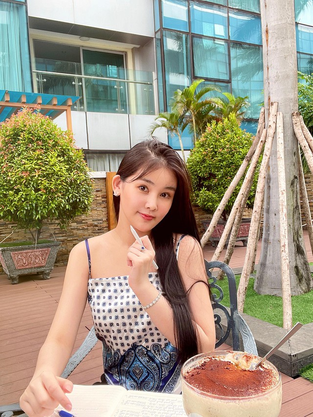 Phỏng vấn Lê Âu Ngân Anh: Từ Hoa hậu thị phi đến Giảng viên ĐH, được thăng chức cao ở tuổi 26, sắp tới còn có dự định siêu hay ho - Ảnh 10. Phỏng vấn Lê Âu Ngân Anh: Từ Hoa hậu thị phi đến Giảng viên ĐH, được thăng chức cao ở tuổi 26, sắp tới còn có dự định siêu hay ho - Ảnh 10.