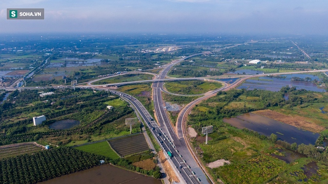  Cận cảnh cao tốc 12.000 tỷ đồng nối TP. Hồ Chí Minh - Tiền Giang trước ngày thông xe - Ảnh 1.