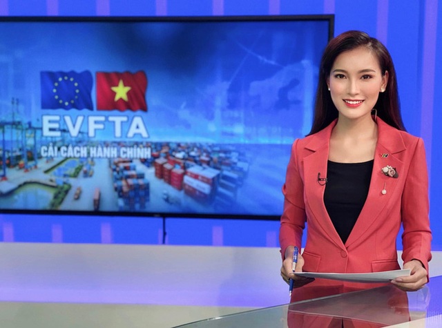 BTV nữ trẻ tuổi nhất chương trình Thời sự VTV gây chú ý với học vấn khủng, ngoài đời còn trẻ trung khác hẳn trên sóng - Ảnh 4.