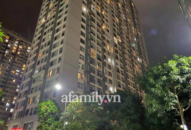 Hà Nội: Cháy căn hộ tầng 15 chung cư cao cấp, hàng trăm cư dân hoảng hốt tháo chạy trong đêm - Ảnh 3.
