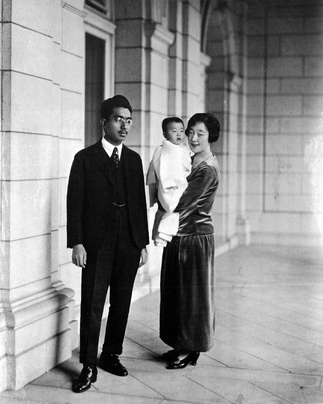Hoàng hậu nổi tiếng nhất Nhật Bản: Người mẹ chồng cay nghiệt khiến con dâu mất giọng nói hóa ra là quốc mẫu được dân chúng sùng bái - Ảnh 12.