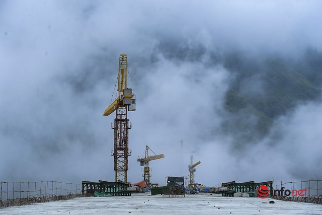 Cận cảnh cầu cạn trên mây cao nhất Việt Nam sắp hoàn thiện - Ảnh 5.