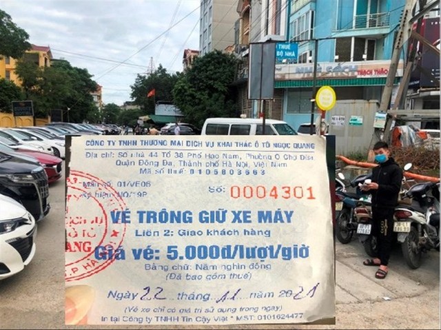 Bãi xe lậu ga tàu Cát Linh thu tiền gấp 2 quy định - Ảnh 1.
