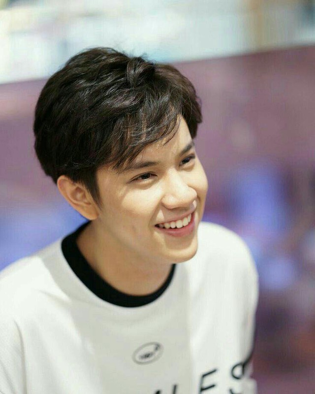 Cậu bé xuất hiện trên vỏ hộp sữa Ovaltine ngày nào chính là mỹ nam người Thái gốc Việt đang dậy sóng gần đây? - Ảnh 3. Cậu bé xuất hiện trên vỏ hộp sữa Ovaltine ngày nào chính là mỹ nam người Thái gốc Việt đang dậy sóng gần đây? - Ảnh 3.