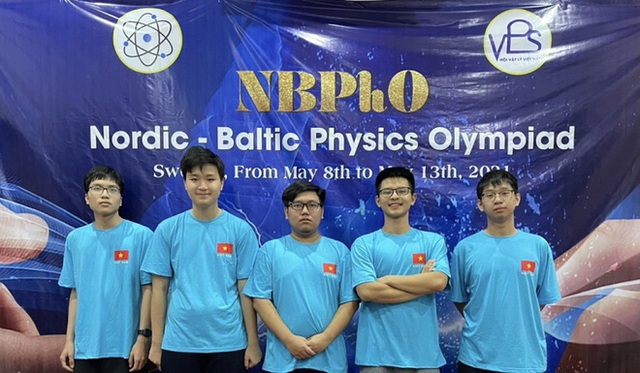Quá đỉnh: Lần đầu tiên 5/5 thành viên đội tuyển Việt Nam giật huy chương Olympic Quốc tế Thiên văn, học cùng 1 lớp mới tài! - Ảnh 2.