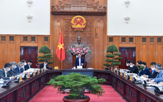 Thủ tướng Phạm Minh Chính chủ trì cuộc họp về nhập khẩu và sản xuất vắc xin và thuốc điều trị COVID-19 trong nước (ảnh Nhật Bắc)