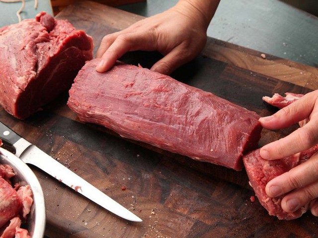 FDA khuyến cáo vứt ngay chiếc thớt xuất hiện dấu hiệu này trên bề mặt dù chưa đến hạn thay nếu không sẽ dễ gây ung thư gan - Ảnh 2. FDA khuyến cáo vứt ngay chiếc thớt xuất hiện dấu hiệu này trên bề mặt dù chưa đến hạn thay nếu không sẽ dễ gây ung thư gan - Ảnh 2.