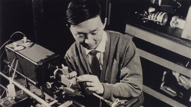 Google kỷ niệm ngày sinh tiến sĩ Cao Côn, cha đẻ của cáp quang giúp bạn lướt Internet nhanh như gió - Ảnh 1.