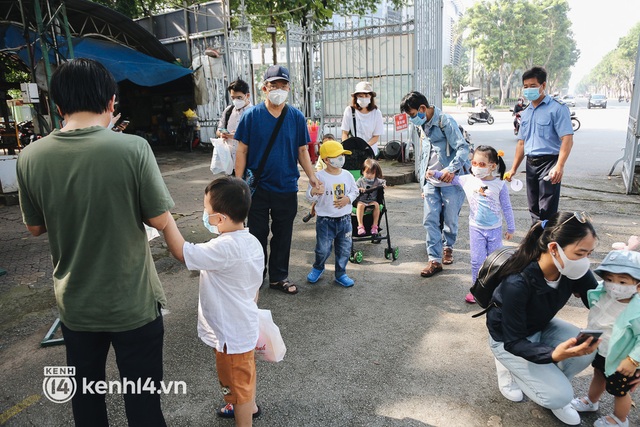  Ngày đầu Thảo Cầm Viên Sài Gòn mở cửa sau 6 tháng tạm dừng vì dịch, người dân háo hức mua vé ghé thăm bầy thú - Ảnh 2.