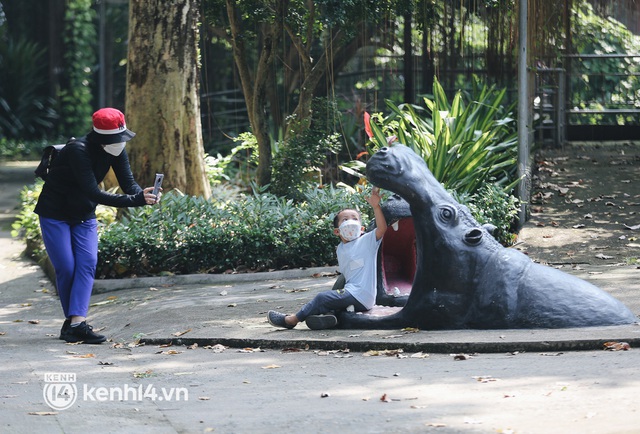  Ngày đầu Thảo Cầm Viên Sài Gòn mở cửa sau 6 tháng tạm dừng vì dịch, người dân háo hức mua vé ghé thăm bầy thú - Ảnh 11.
