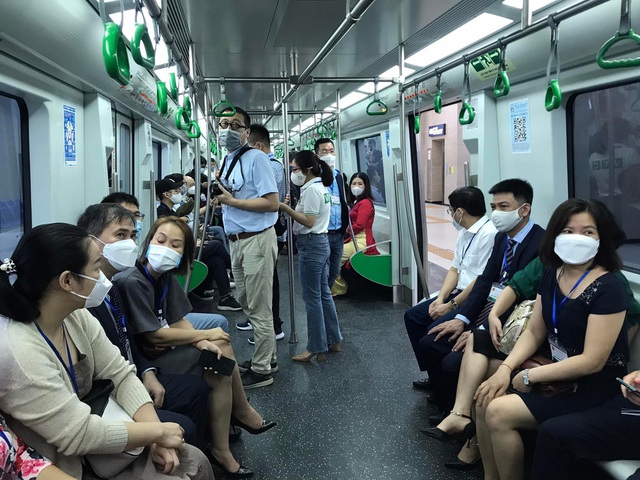  Người đi tàu Cát Linh - Hà Đông: Tàu chạy khá êm, độ rung lắc tương tự tàu ở nước ngoài - Ảnh 3.