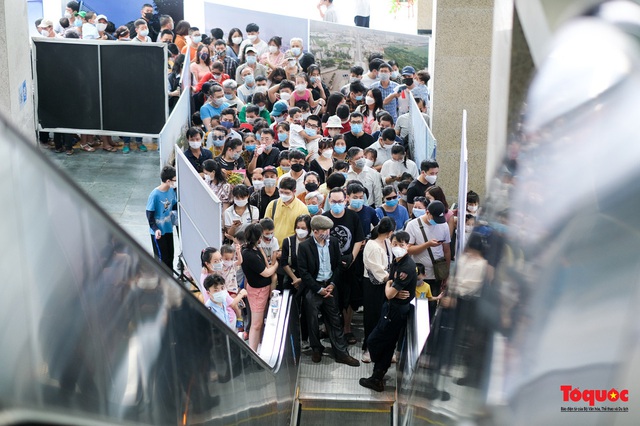  Lãnh đạo Metro Hanoi nói gì về việc dòng người chen chúc đi tàu Cát Linh - Hà Đông? - Ảnh 2.