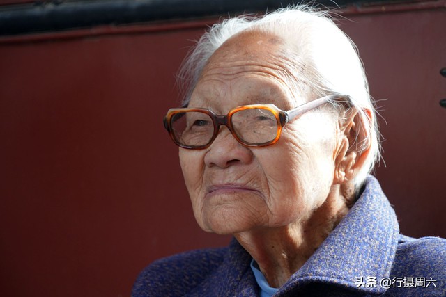 Bí quyết trường thọ của cụ bà 106 tuổi: Thích ăn nho khô ngâm dấm, đạp xe tập thể dục nửa tiếng mỗi ngày - Ảnh 1.