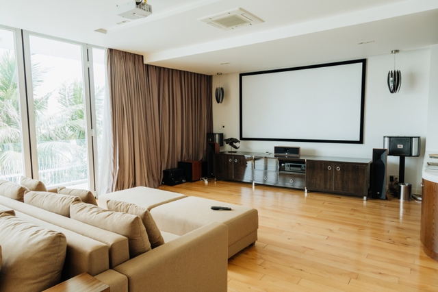 Hé lộ không gian sống đơn giản của Shark Louis Nguyễn trên khu đất của người giàu tại Thảo Điền - Ảnh 3.