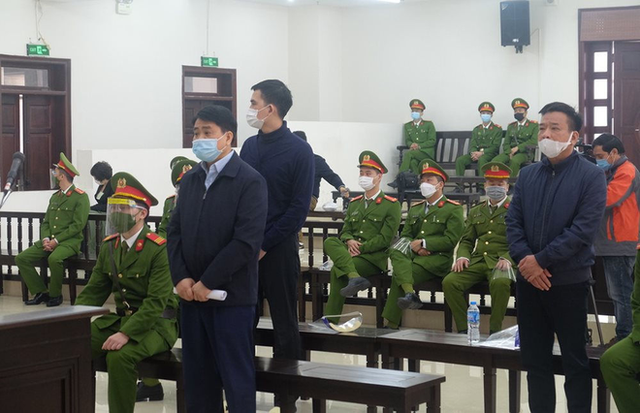 NÓNG: Cựu Chủ tịch Hà Nội Nguyễn Đức Chung lĩnh án 8 năm tù - Ảnh 1.