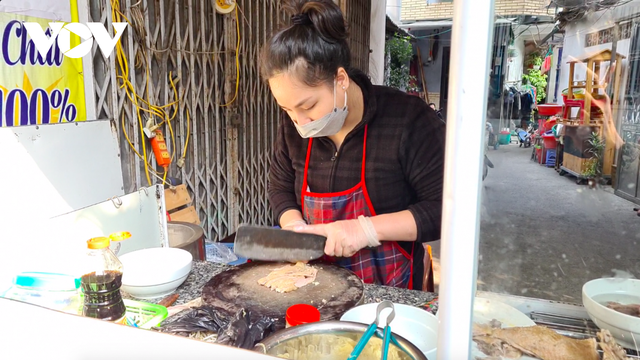  Chỉ được bán mang về, nhiều cửa hàng ăn uống tạm dừng hoạt động vì lo “lỗ kép”  - Ảnh 2.