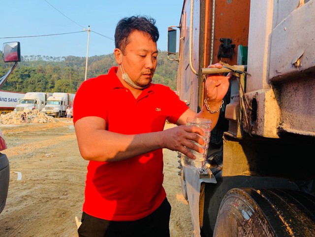 Ùn ứ nông sản tại Lạng Sơn: Ðời lái xe hàng xuất khẩu - Ảnh 1.