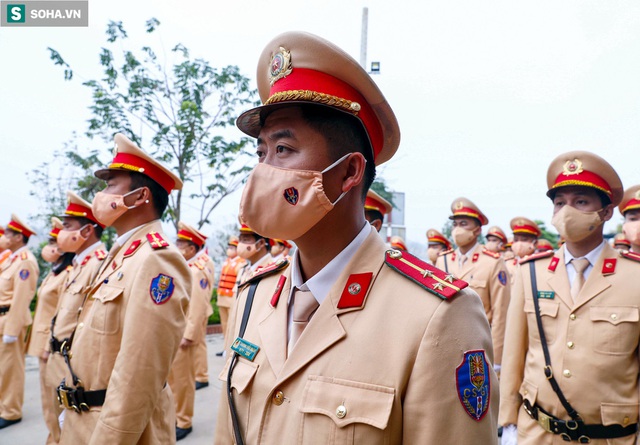  Sáng nay, hàng loạt CSGT trang bị súng xuất hiện trên sông với nhiệm vụ đặc biệt - Ảnh 2.