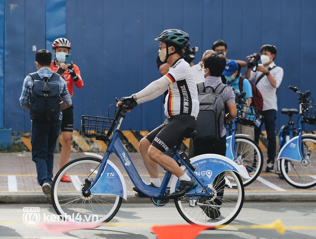  Xe đạp công cộng có tính phí ở TP.HCM chính thức hoạt động: Bạn trẻ hào hứng bỏ tiền thuê đi dạo ngắm cảnh - Ảnh 15.