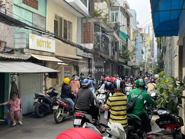 Mặc bà Huynh đóng cửa, nhiều người vẫn chờ quyết mua bằng được trăm ổ bánh mì, đại diện đích thân ra làm một việc mong sóng yên biển lặng! - Ảnh 5.