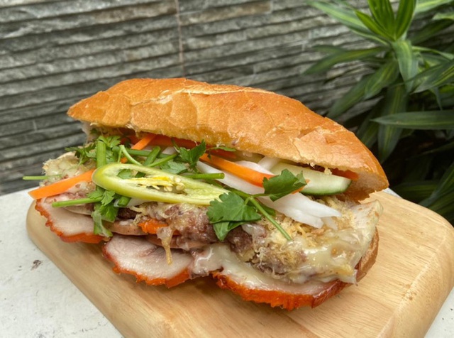 SỐC: Rộ tin tiệm bánh mì Bà Huynh ngày đầu đổ bộ đã bán tới 2000 ổ, con số doanh thu khủng khiếp cỡ nào? - Ảnh 6.