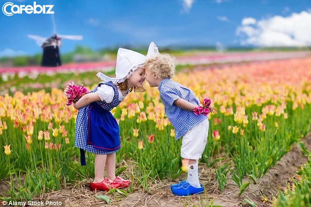 Trẻ em ở Hà Lan là thuộc một trong nhóm những trẻ em hạnh phúc nhất thế giới, tất cả nhờ cha mẹ người Hà Lan LÀM KHÁC so với số cha mẹ còn lại  - Ảnh 1.