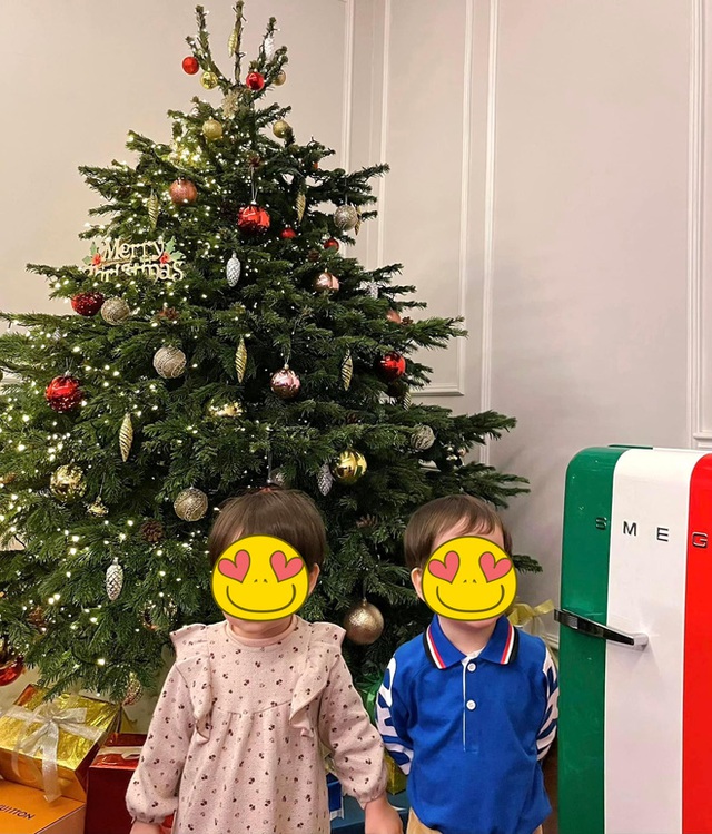 Hội nhà giàu rầm rộ không khí Noel: Toàn cây thông to đùng vật vã, nhà tỷ phú Johnathan Hạnh Nguyễn về đích khoản hoành tráng - Ảnh 14. Hội nhà giàu rầm rộ không khí Noel: Toàn cây thông to đùng vật vã, nhà tỷ phú Johnathan Hạnh Nguyễn về đích khoản hoành tráng - Ảnh 14.