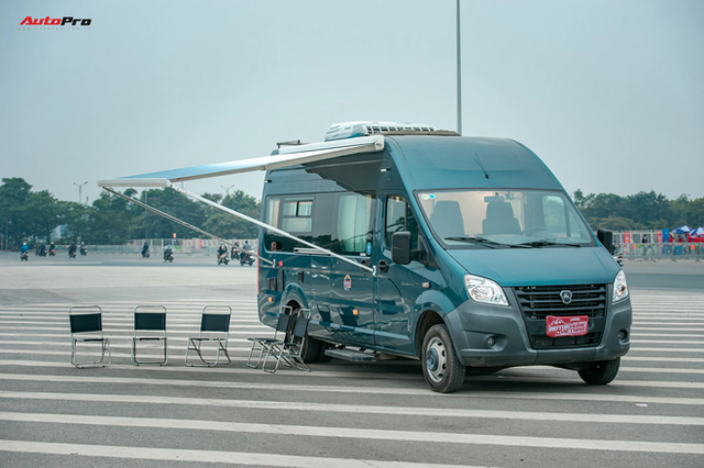 Sắm motorhome giá hơn 2 tỷ đồng, Ngọc Trinh nức nở khen rẻ, để lộ không gian riêng tư với nhiều đồ cực chill để cắm trại dài ngày - Ảnh 6.