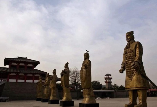  Vừa lên ngôi, Tần Thủy Hoàng vội đúc 12 bức tượng đồng: 3 lý do đằng sau đều gây tranh cãi - Ảnh 1.