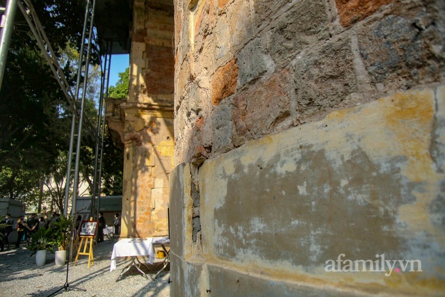 Biệt thự cổ gần 1.000 m2 trên khu đất kim cương ở trung tâm Hà Nội bị bỏ hoang nhiều năm, giờ thành nơi nuôi gà chờ ngày lung linh trở lại - Ảnh 2.