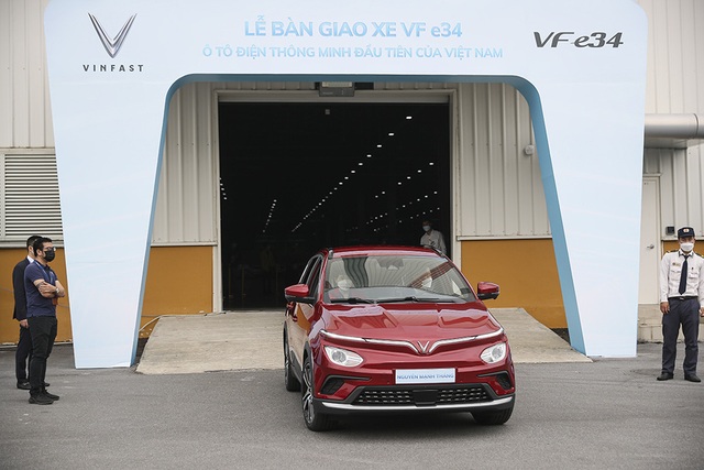 Khách Việt đầu tiên nhận VF e34: Bứt tốc tốt, đáng mua, có người tậu đủ bộ xe VinFast - Ảnh 2.