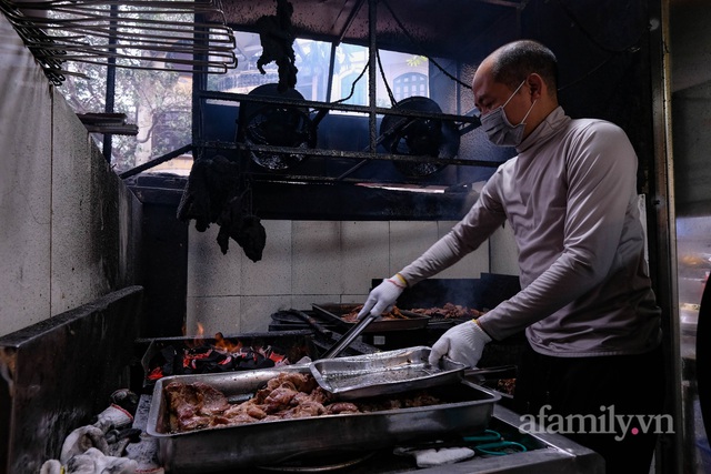 Buồn như chủ quán ở 8 quận vùng cam Hà Nội: Một năm đen tối cứ mở cửa vài bữa lại phải đóng, đến giờ gần Tết vẫn bị bóng ma dịch bệnh đeo bám - Ảnh 9.