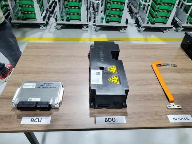  Đột nhập nhà máy VinFast, xem trái tim xe điện E34 siêu to khổng lồ đặc biệt thế nào?  - Ảnh 4.