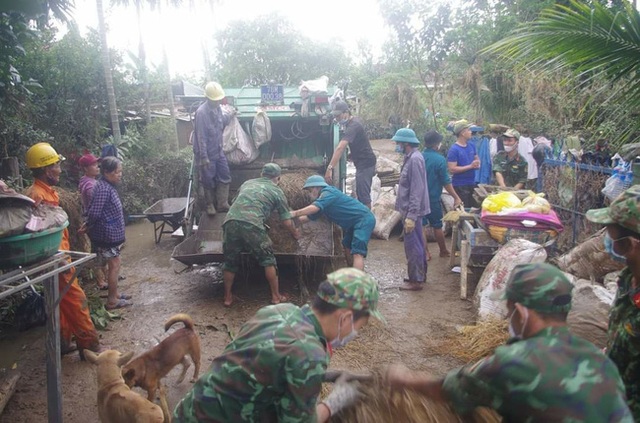 Phú Yên tan hoang sau lũ dữ, nhiều người bỗng chốc lâm cảnh trắng tay - Ảnh 8.