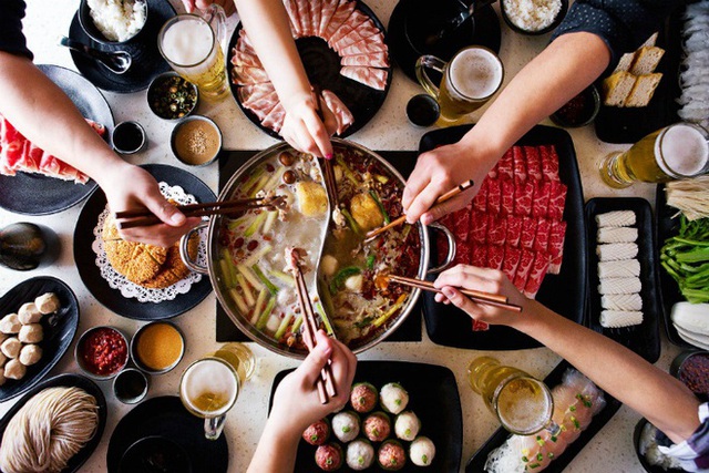 Người Việt có một kiểu ăn lẩu độc khủng khiếp, vừa hại khoang miệng lại khiến dạ dày, thực quản dễ hình thành khối u ung thư  - Ảnh 2.