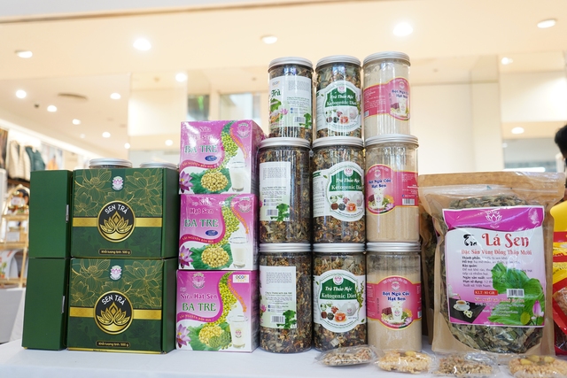 “Ông lớn’ thời trang UNIQLO hợp tác Phiên chợ Xanh – Tử tế triển khai bán hàng nông sản Việt Nam ở 4 cửa hàng tại TP.HCM - Ảnh 9.