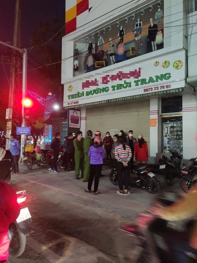 Xôn xao hình ảnh chủ shop thời trang ở Thanh Hóa lên phường sau khi làm nhục nữ sinh vì nghi trộm váy 160k - Ảnh 1.