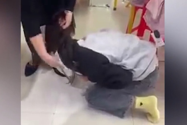 Vụ chủ shop bạo hành cô gái gây phẫn nộ ở Thanh Hóa: Tiết lộ tình trạng sức khoẻ mới nhất của nữ sinh 17 tuổi - Ảnh 1.