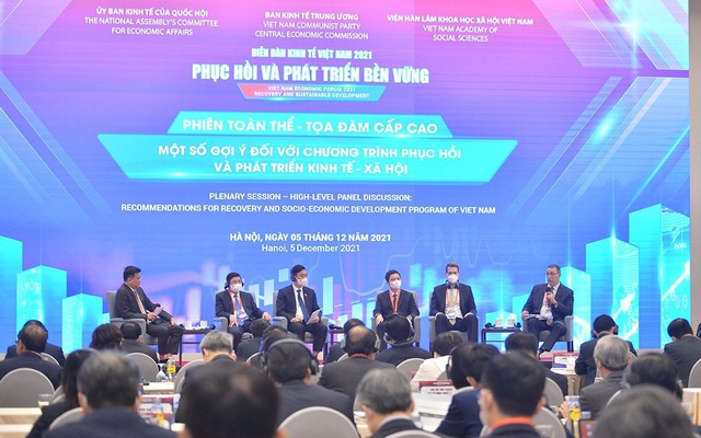 Tại Diễn đàn Kinh tế Việt Nam 2021: Phục hồi và phát triển kinh tế, không ít chuyên gia, doanh nhân băn khoăn về khả năng hấp thụ của nền kinh tế khi các gói hỗ trợ, kích cầu tung ra - Ảnh: Quốc hội